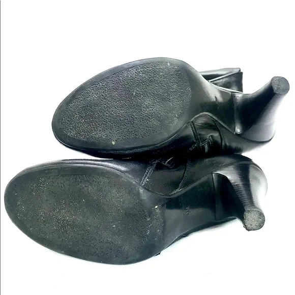 GUESS boots, Black w/Heels & Zippered Back, Size 8 - Picture 3 of 15